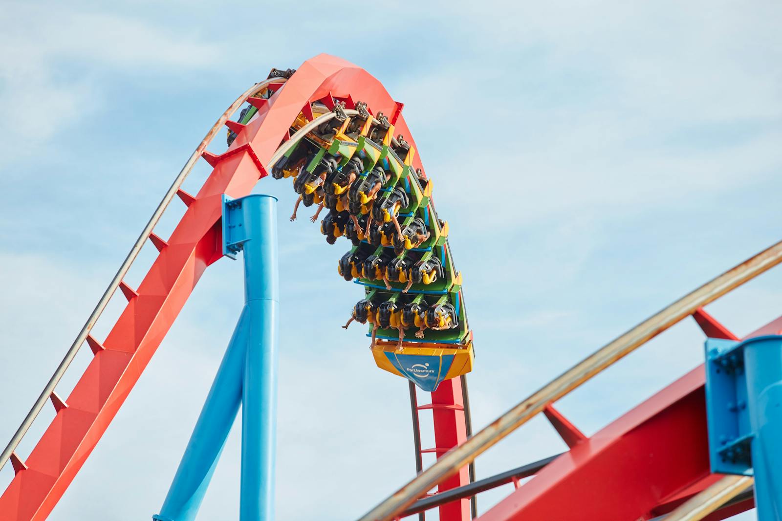 PortAventura World-åktåg sett från nedanför